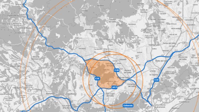 Zona core, en naranja, delimitada por las las autopistas AP7, C58 y C16. Los c&iacute;rculos indican la zona de 6 y de 20km.