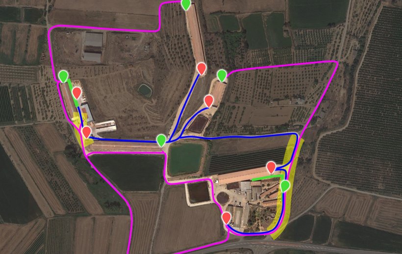 Image 7. Repr&eacute;sentation des modifications propos&eacute;es incorporant les nouveaux chargeurs (points verts). La zone &agrave; risque de contamination crois&eacute;e (surlign&eacute;e en jaune) entre le camion interne (bleu) et le camion externe (lilas) a &eacute;t&eacute; r&eacute;duite &agrave; 2 points gr&acirc;ce &agrave; l&#39;ouverture / adaptation des chemins et &agrave; la modification de la cl&ocirc;ture.
