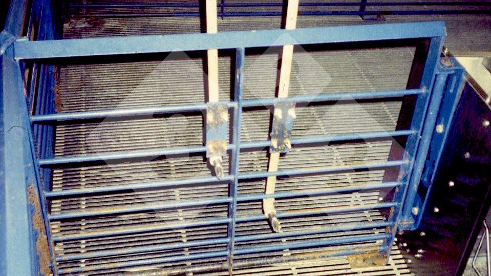 <p>Figure 10 : Réglage de la hauteur de l'abreuvoir</p>