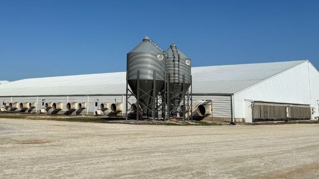 Photo 1 : L'un des b&acirc;timents de l'unit&eacute; visit&eacute;e.

