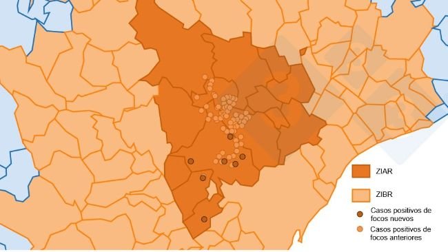 Localisation détaillée des 162 cas de sangliers sauvages détectés dans la zone infectée. Cercle clair : cas des foyers antérieurs. Cercle foncé : nouveaux cas notifiés (Source : Departament d’Agricultura, Ramaderia, Pesca i Alimentació).